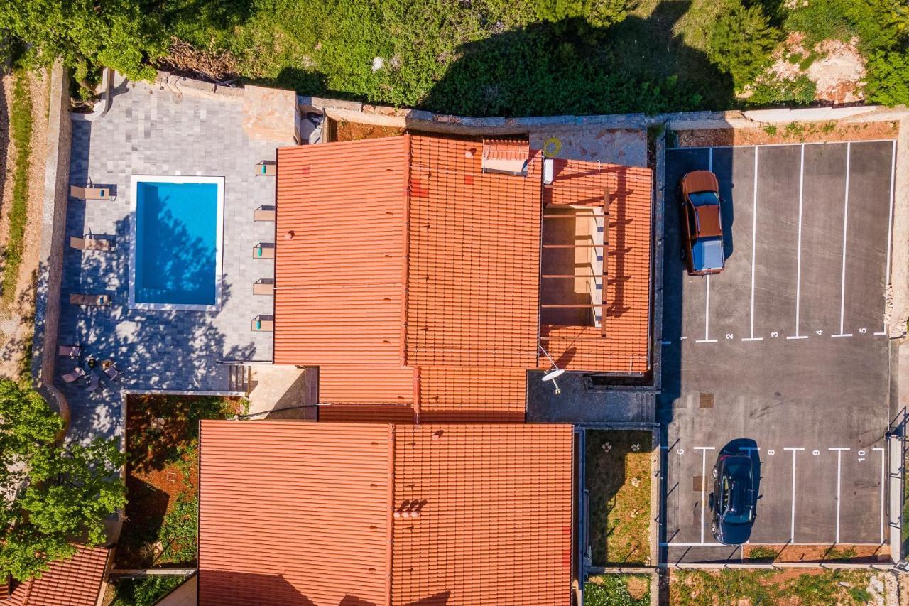 Apartments Cesare With Shared Pool Ližnjan Esterno foto